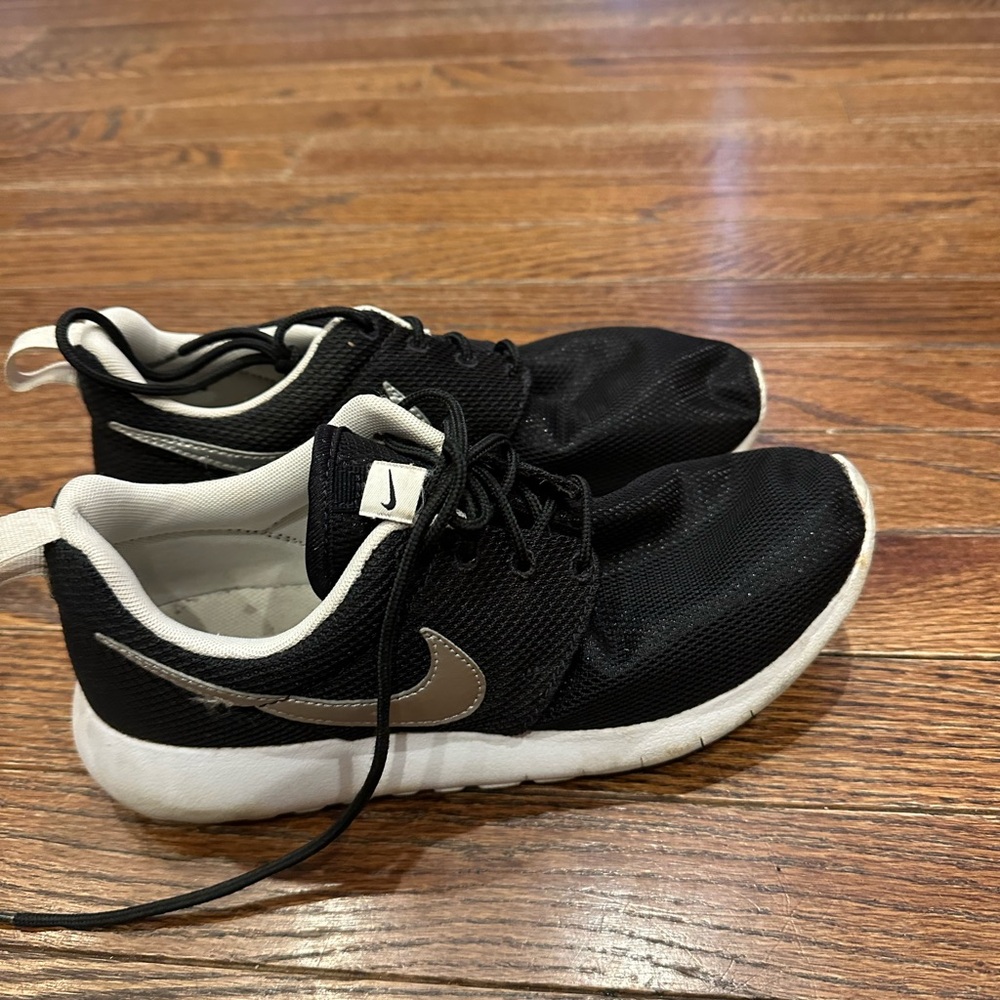 Nike Black and White Women's Sneakers